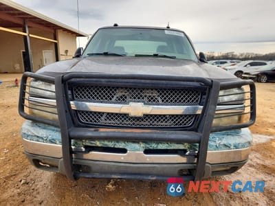 Piąte zdjęcie samochodu w środku: 2004 CHEVROLET SILVERADO K2500 VIN:1GCGK23U74F166960 - miniatura