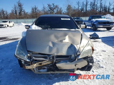 Piąte zdjęcie samochodu w środku: 2003 HONDA ACCORD LX VIN:1HGCM563X3A091908 - miniatura