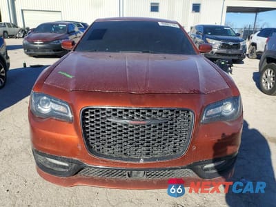 Piąte zdjęcie samochodu w środku: 2021 CHRYSLER 300 S VIN:2C3CCABT0MH592765 - miniatura