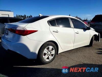 Trzecie zdjęcie samochodu z tyłu: 2016 KIA FORTE LX VIN:KNAFK4A67G5551342 - miniatura