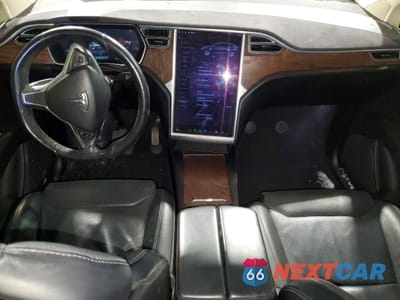 Zdjęcie 8 z 15 samochodu: 2016 TESLA MODEL X VIN:5YJXCBE27GF004103 - miniatura