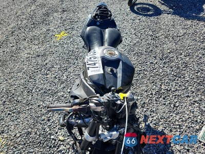 Piąte zdjęcie samochodu w środku: 2013 YAMAHA YZFR1 VIN:JYARN23E9DA014616 - miniatura