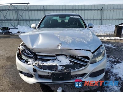 Piąte zdjęcie samochodu w środku: 2017 MERCEDES-BENZ C 300 4MATIC VIN:55SWF4KBXHU206839 - miniatura