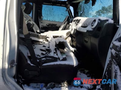 Zdjęcie 7 z 13 samochodu: 2015 JEEP WRANGLER UNLIMITED SAHARA VIN:1C4BJWEG3FL653217 - miniatura