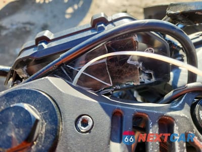 Zdjęcie 7 z 10 samochodu: 2024 YAMAHA YZFR3 A VIN:MH3RH18Y4RK017208 - miniatura