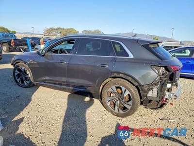 Drugie zdjęcie samochodu z przodu: 2022 AUDI E-TRON PREMIUM PLUS VIN:WA1LAAGE7NB014081 - miniatura