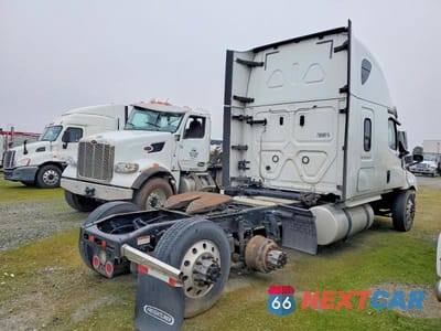 Czwarte zdjęcie samochodu z boku: 2020 FREIGHTLINER CASCADIA 126 SEMI TRUCK VIN:3AKJHHDR1LSLL9001 - miniatura