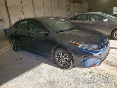 Czwarte zdjęcie samochodu z boku: 2023 KIA FORTE GT LINE VIN:3KPF54ADXPE567046 - miniatura