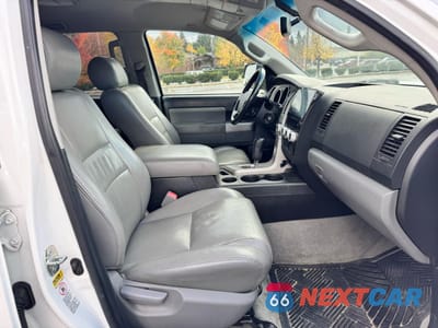 Piąte zdjęcie samochodu w środku: 2008 TOYOTA SEQUOIA SR5 VIN:5TDBY64A78S023551 - miniatura