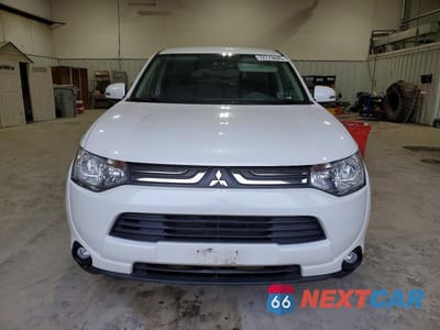 Piąte zdjęcie samochodu w środku: 2014 MITSUBISHI OUTLANDER SE VIN:JA4AZ3A35EZ006202 - miniatura