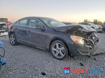 Czwarte zdjęcie samochodu z boku: 2013 VOLVO S60 T5 VIN:YV1612FH4D1212667 - miniatura