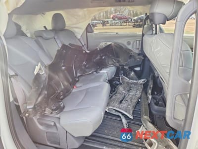 Zdjęcie 11 z 13 samochodu: 2021 TOYOTA SIENNA VIN:5TDYRKEC0MS046096 - miniatura