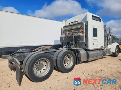 Czwarte zdjęcie samochodu z boku: 2007 KENWORTH W900 SEMI TRUCK VIN:1XKWDB9X27J203586 - miniatura