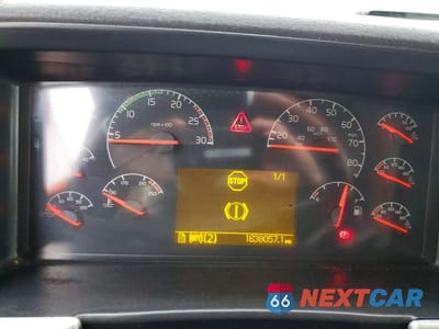 Zdjęcie 8 z 10 samochodu: 2006 VOLVO VN VNL VIN:4V4NC9TK26N411589 - miniatura