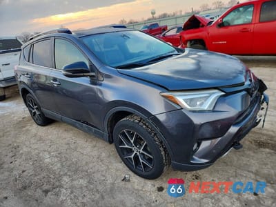 Czwarte zdjęcie samochodu z boku: 2017 TOYOTA RAV4 SE VIN:JTMJFREV0HJ704460 - miniatura
