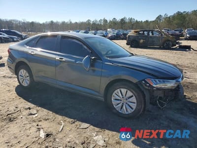 Czwarte zdjęcie samochodu z boku: 2020 VOLKSWAGEN JETTA S VIN:3VWC57BU1LM085436 - miniatura