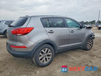 Trzecie zdjęcie samochodu z tyłu: 2016 KIA SPORTAGE LX VIN:KNDPB3AC4G7870323 - miniatura