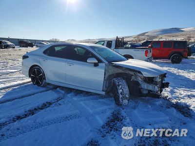 Czwarte zdjęcie samochodu z boku: 2018 TOYOTA CAMRY XSE VIN:4T1B61HK2JU002101 - miniatura