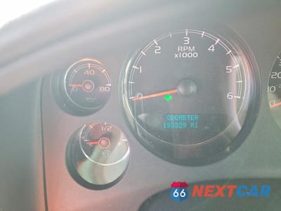 Zdjęcie 9 z 13 samochodu: 2014 CHEVROLET SUBURBAN K1500 LT VIN:1GNSKJE71ER136470 - miniatura