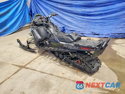 Trzecie zdjęcie samochodu z tyłu: 2019 BOMB RENEGADE ADRENALINE 900 ACE TU VIN:2BPSDUKA2KV000608 - miniatura