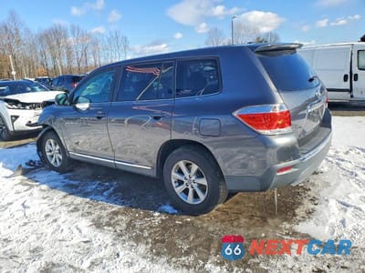 Drugie zdjęcie samochodu z przodu: 2011 TOYOTA HIGHLANDER BASE VIN:5TDZK3EH9BS046671 - miniatura