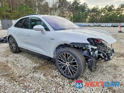 Czwarte zdjęcie samochodu z boku: 2025 PORSCHE MACAN TURBO VIN:WP1AC2XA9SL176029 - miniatura