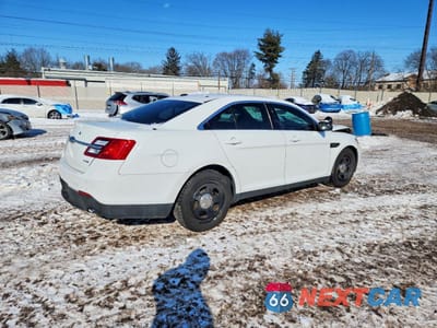 Trzecie zdjęcie samochodu z tyłu: 2014 FORD TAURUS POLICE INTERCEPTOR VIN:1FAHP2MK0EG172264 - miniatura
