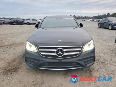 Piąte zdjęcie samochodu w środku: 2019 MERCEDES-BENZ E 300 VIN:WDDZF4JB2KA638587 - miniatura