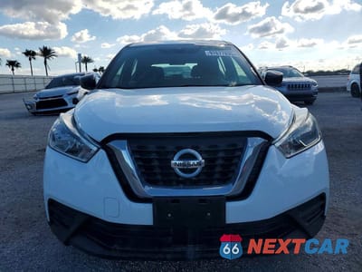 Piąte zdjęcie samochodu w środku: 2020 NISSAN KICKS S VIN:3N1CP5BV3LL496937 - miniatura