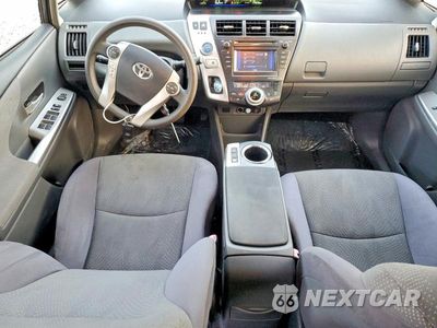 Zdjęcie 8 z 12 samochodu: 2013 TOYOTA PRIUS V VIN:JTDZN3EU7D3210377 - miniatura