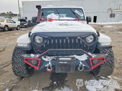 Piąte zdjęcie samochodu w środku: 2018 JEEP WRANGLER UNLIMITED SAHARA VIN:1C4HJXEG4JW304591 - miniatura