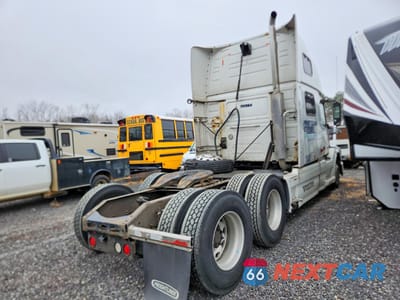 Czwarte zdjęcie samochodu z boku: 2006 VOLVO VN VNL VIN:4V4NC9GH46N425072 - miniatura