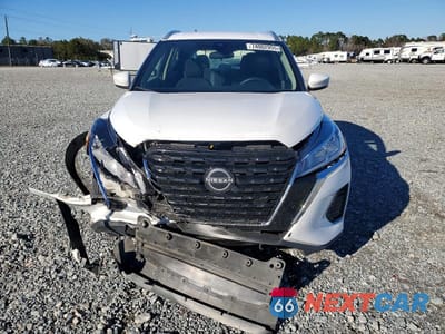 Piąte zdjęcie samochodu w środku: 2023 NISSAN KICKS SV VIN:3N1CP5CV8PL559454 - miniatura