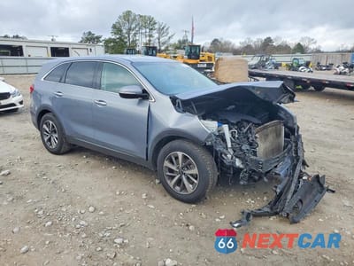 Czwarte zdjęcie samochodu z boku: 2020 KIA SORENTO LX V6 VIN:5XYPG4A59LG683116 - miniatura