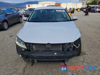 Piąte zdjęcie samochodu w środku: 2017 VOLKSWAGEN JETTA S VIN:3VW2B7AJ3HM381027 - miniatura