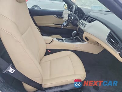 Zdjęcie 10 z 12 samochodu: 2011 BMW Z4 SDRIVE30I VIN:WBALM5C56BE379868 - miniatura