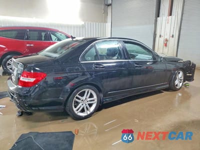 Trzecie zdjęcie samochodu z tyłu: 2012 MERCEDES-BENZ C 300 4MATIC VIN:WDDGF8BB4CR202842 - miniatura