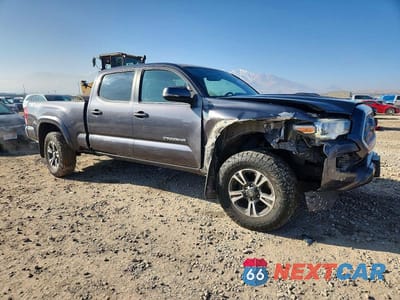 Czwarte zdjęcie samochodu z boku: 2017 TOYOTA TACOMA SR5 V6 VIN:5TFDZ5BN8HX027852 - miniatura