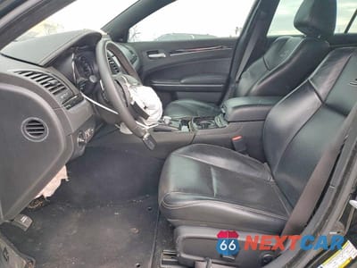 Zdjęcie 7 z 11 samochodu: 2023 CHRYSLER 300 S VIN:2C3CCABT2PH556256 - miniatura