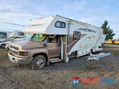 Drugie zdjęcie samochodu z przodu: 2005 CHEVROLET C5500 RECREATIONAL VEHICLE VIN:1GBE5U1E35F506861 - miniatura