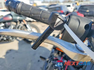 Zdjęcie 8 z 10 samochodu: 2025 KAWASAKI EX650 P VIN:ML5EXEP13SDAF8119 - miniatura