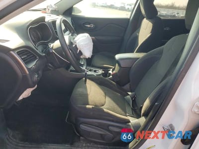 Zdjęcie 7 z 13 samochodu: 2019 JEEP CHEROKEE LATITUDE VIN:1C4PJLCX9KD318944 - miniatura