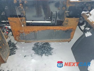 Zdjęcie 9 z 10 samochodu: 2018 VOLVO VNL SEMI TRUCK VIN:4V4N39TGXJN892471 - miniatura