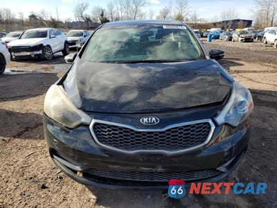 Piąte zdjęcie samochodu w środku: 2015 KIA FORTE LX VIN:KNAFX4A69F5354480 - miniatura