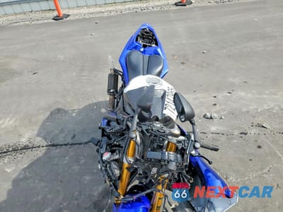 Piąte zdjęcie samochodu w środku: 2011 YAMAHA YZFR1 VIN:JYARN23E3BA010543 - miniatura