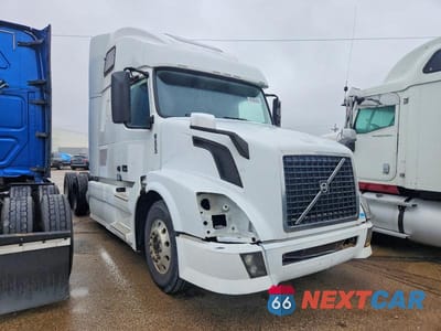 2014 VOLVO VNL SEMI TRUCK 4V4NC9TH8EN157955 - główne zdjęcie licytacji z USA - miniatura