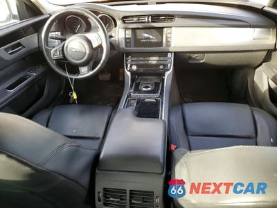 Zdjęcie 8 z 11 samochodu: 2017 JAGUAR XF VIN:SAJBR4BV0HCY46610 - miniatura