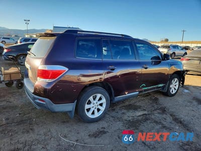 Trzecie zdjęcie samochodu z tyłu: 2011 TOYOTA HIGHLANDER BASE VIN:5TDBK3EH0BS085182 - miniatura
