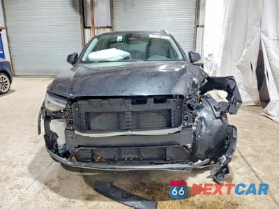 Piąte zdjęcie samochodu w środku: 2025 VOLVO XC40 CORE VIN:YV4L12UJ2S2607465 - miniatura