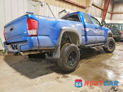 Trzecie zdjęcie samochodu z tyłu: 2017 TOYOTA TACOMA ACCESS CAB VIN:5TFSZ5AN6HX092000 - miniatura